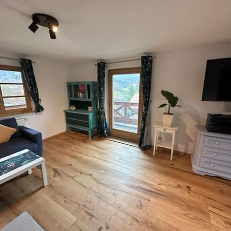 Charmante Farbenfrohe Wohnung Fuer Zwei Fischbachau Bagian luar foto