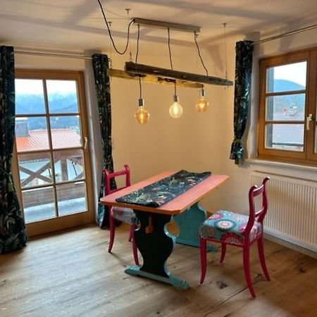 Charmante Farbenfrohe Wohnung Fuer Zwei Fischbachau Bagian luar foto