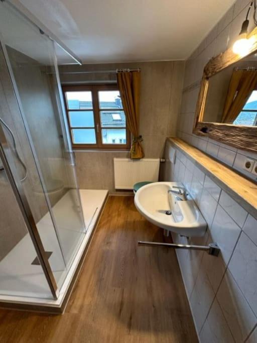 Charmante Farbenfrohe Wohnung Fuer Zwei Fischbachau Bagian luar foto
