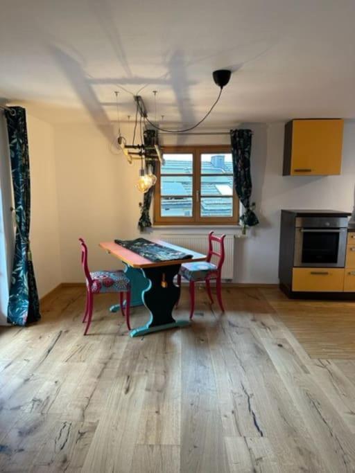 Charmante Farbenfrohe Wohnung Fuer Zwei Fischbachau Bagian luar foto