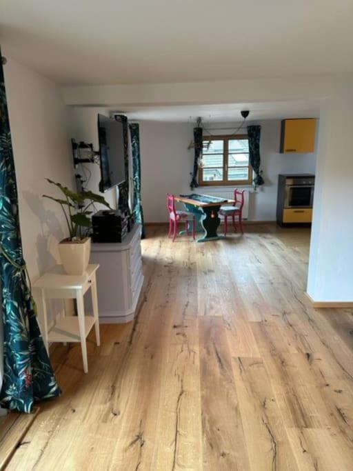 Charmante Farbenfrohe Wohnung Fuer Zwei Fischbachau Bagian luar foto