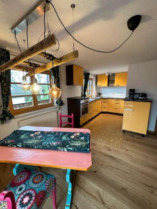 Charmante Farbenfrohe Wohnung Fuer Zwei Fischbachau Bagian luar foto
