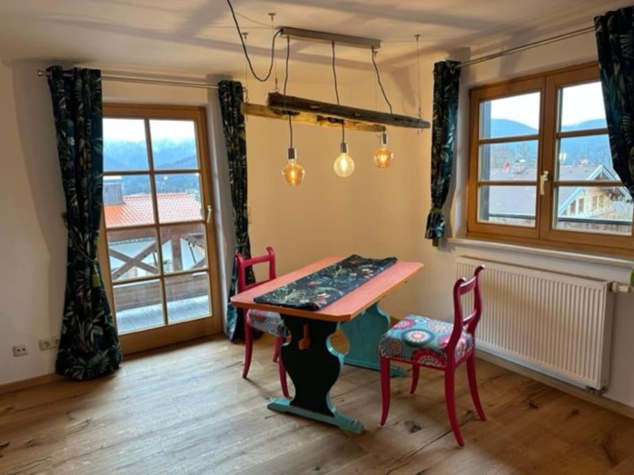 Charmante Farbenfrohe Wohnung Fuer Zwei Fischbachau Bagian luar foto